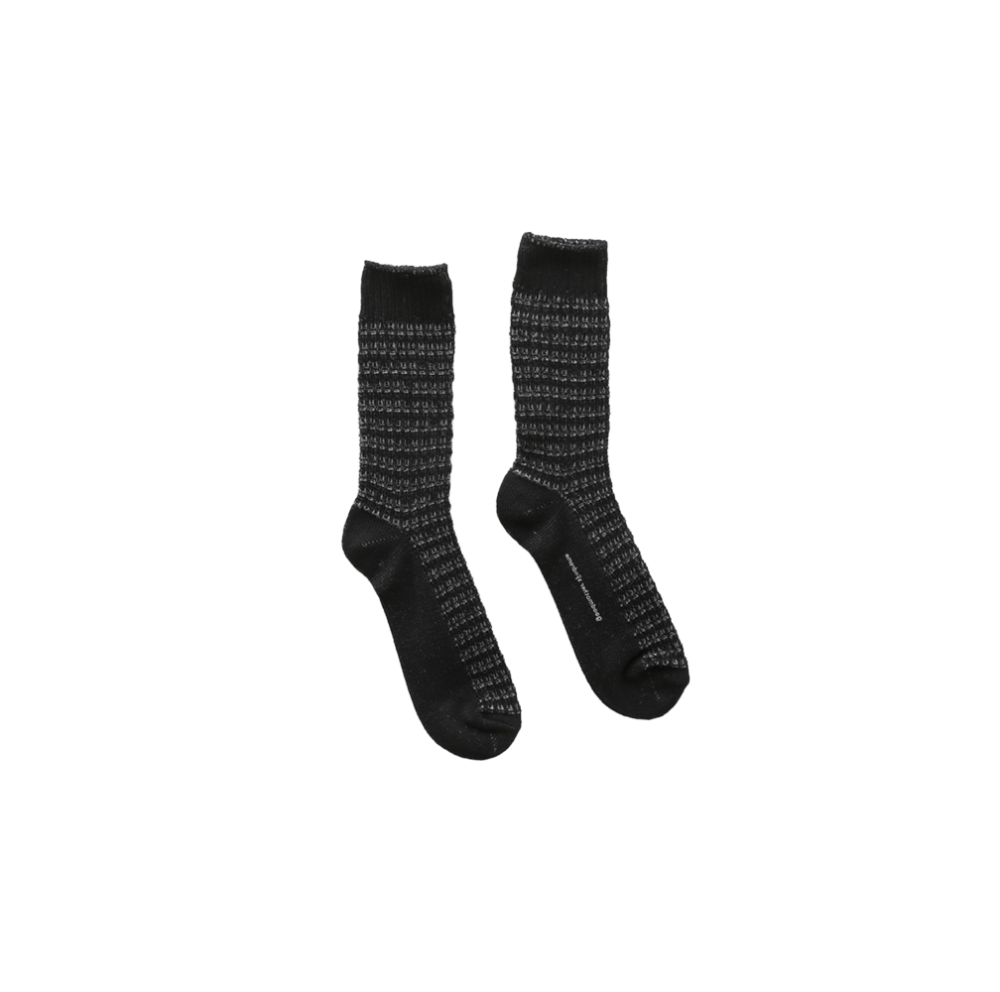 goodmother sӯndrome) 185 Two-tone Tuck Stitch Detail Knit Socks, Black/White